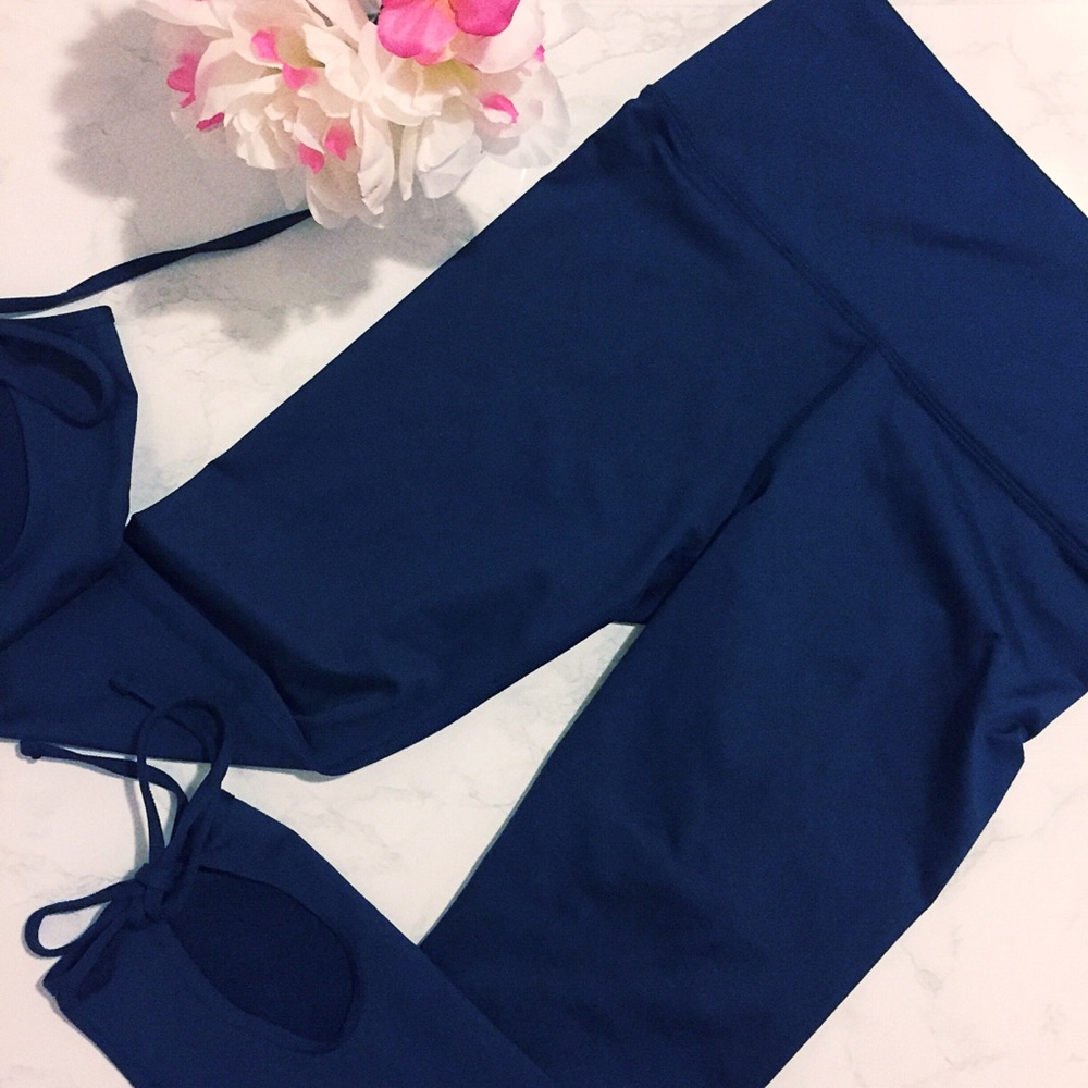 Dark Blue Cutout Calves Workout Leggings Size M.